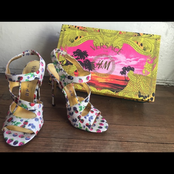 NEW Versace Shoes - Picture 1 of 3